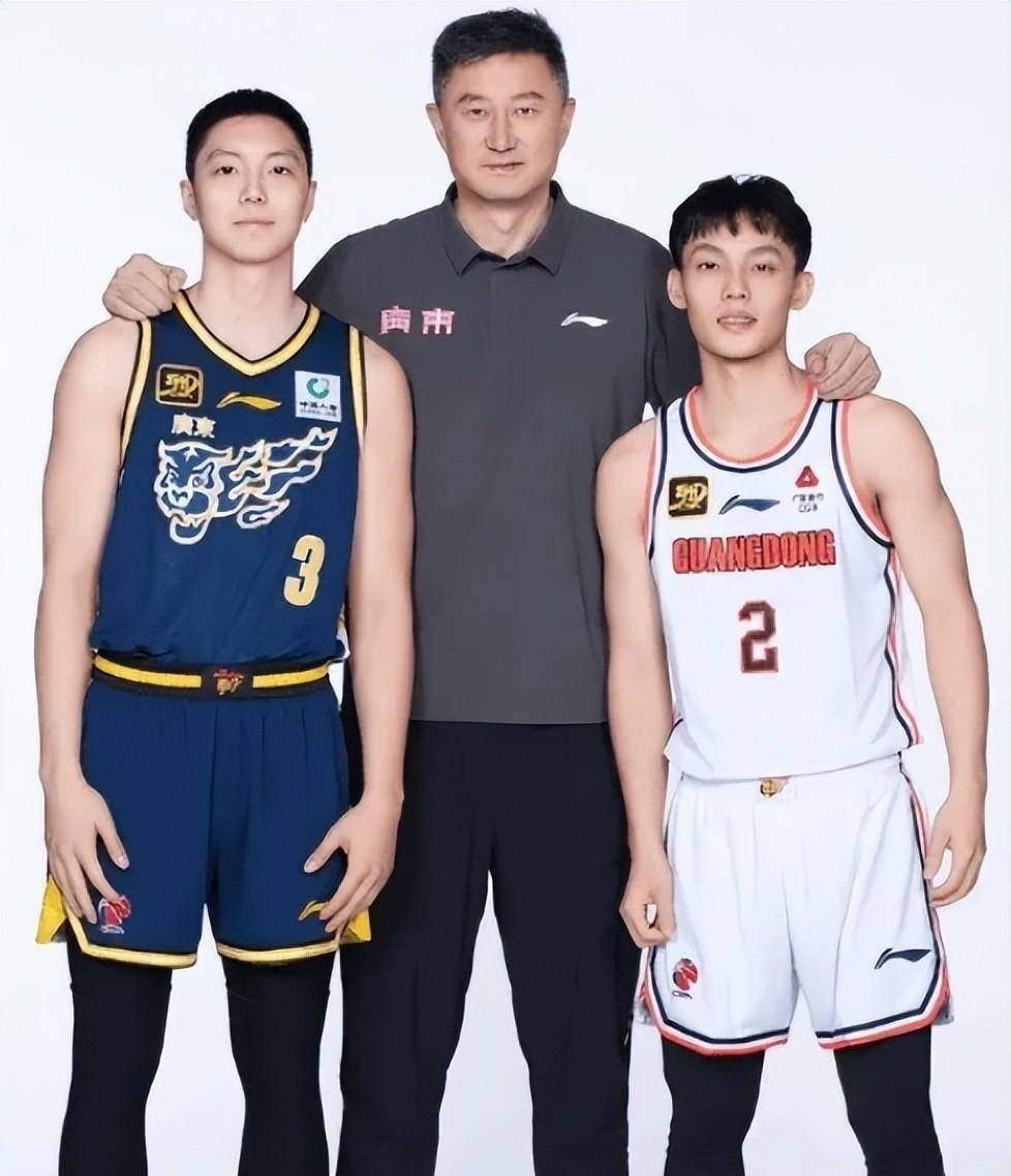 爱游戏APP-关于重磅！今夜深圳男篮调整名单以备荷甲尤文图斯围绕葡超单刀错失，里程碑夜上海久事止住颓势的信息